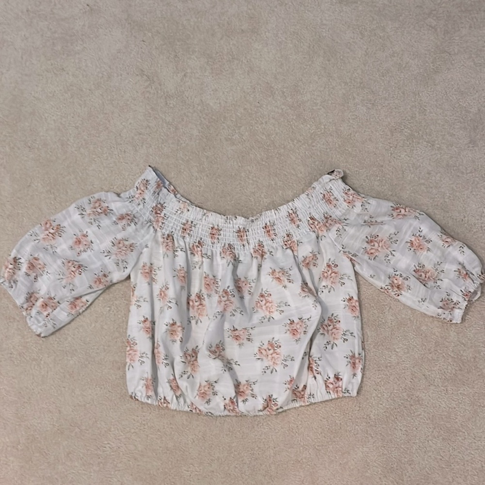 Never worn Forever 21 size 0XL off shoulder floral crop top
